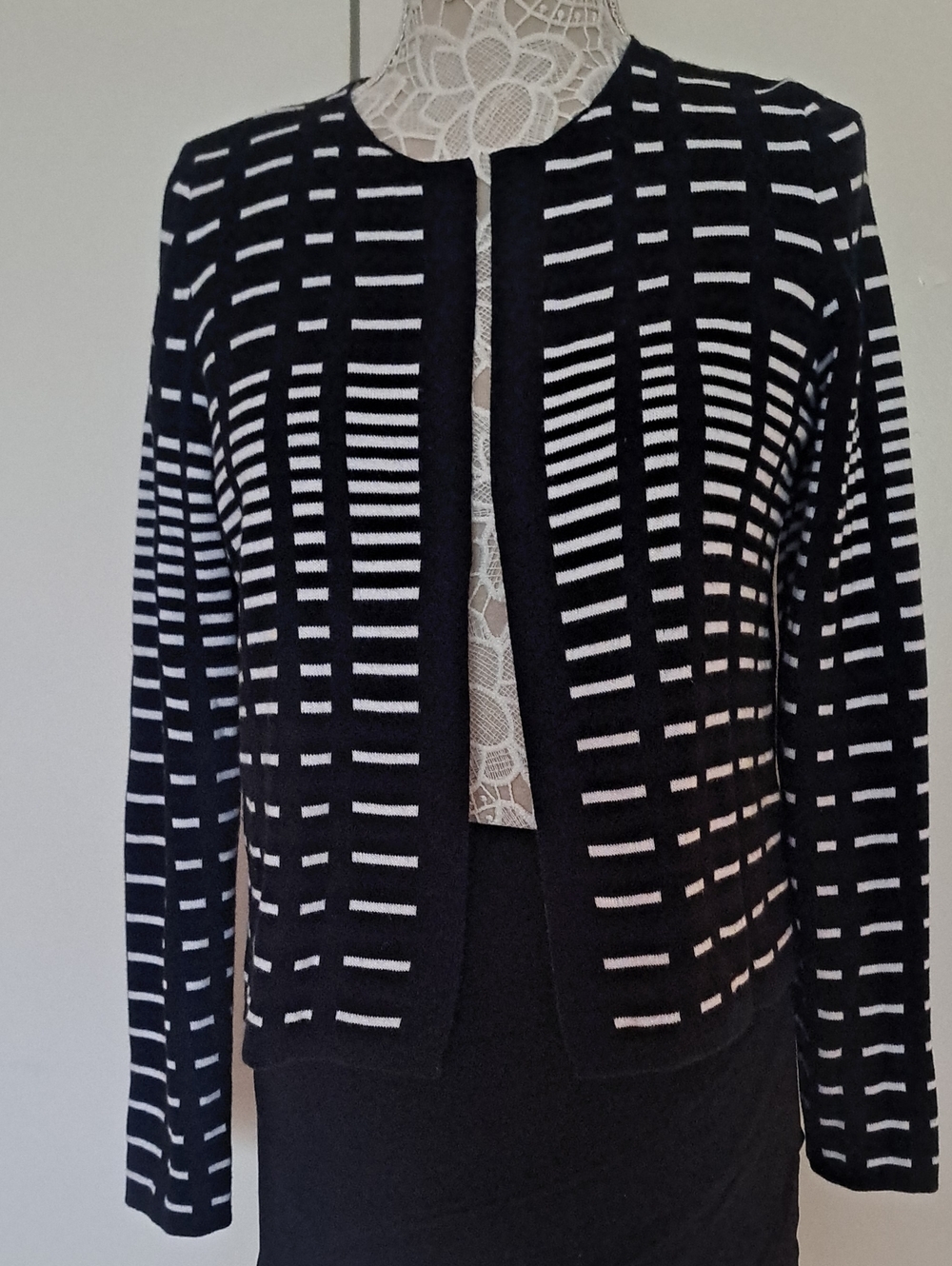 Liz Claiborne Black & White Geometric Open Cardigan
